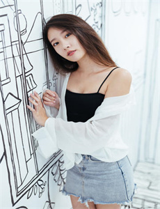 《女子内急当街撒尿-情逢敌手下载》